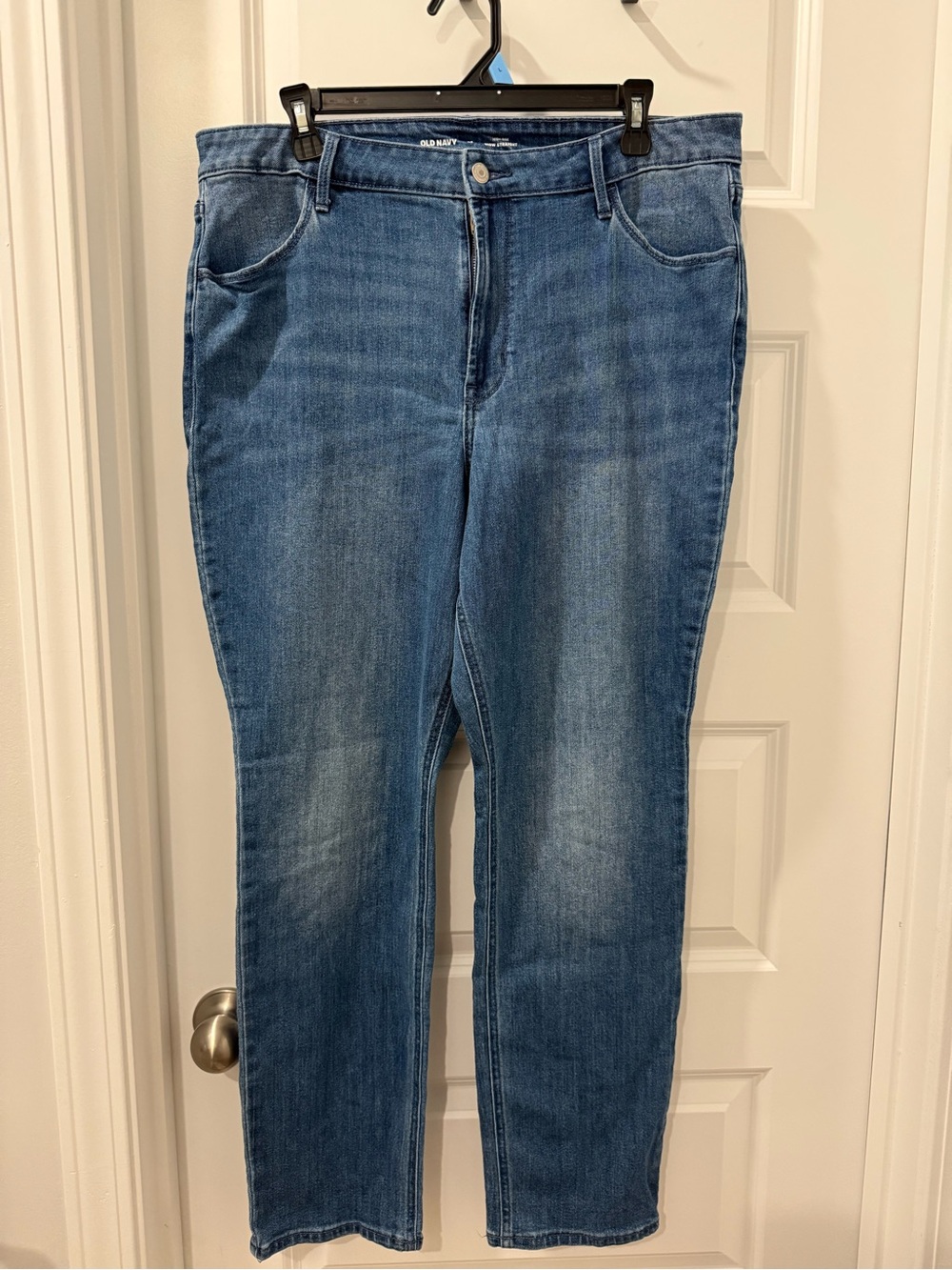 Old Navy Straight-Leg Women's Jeans in Medium Blue Wash